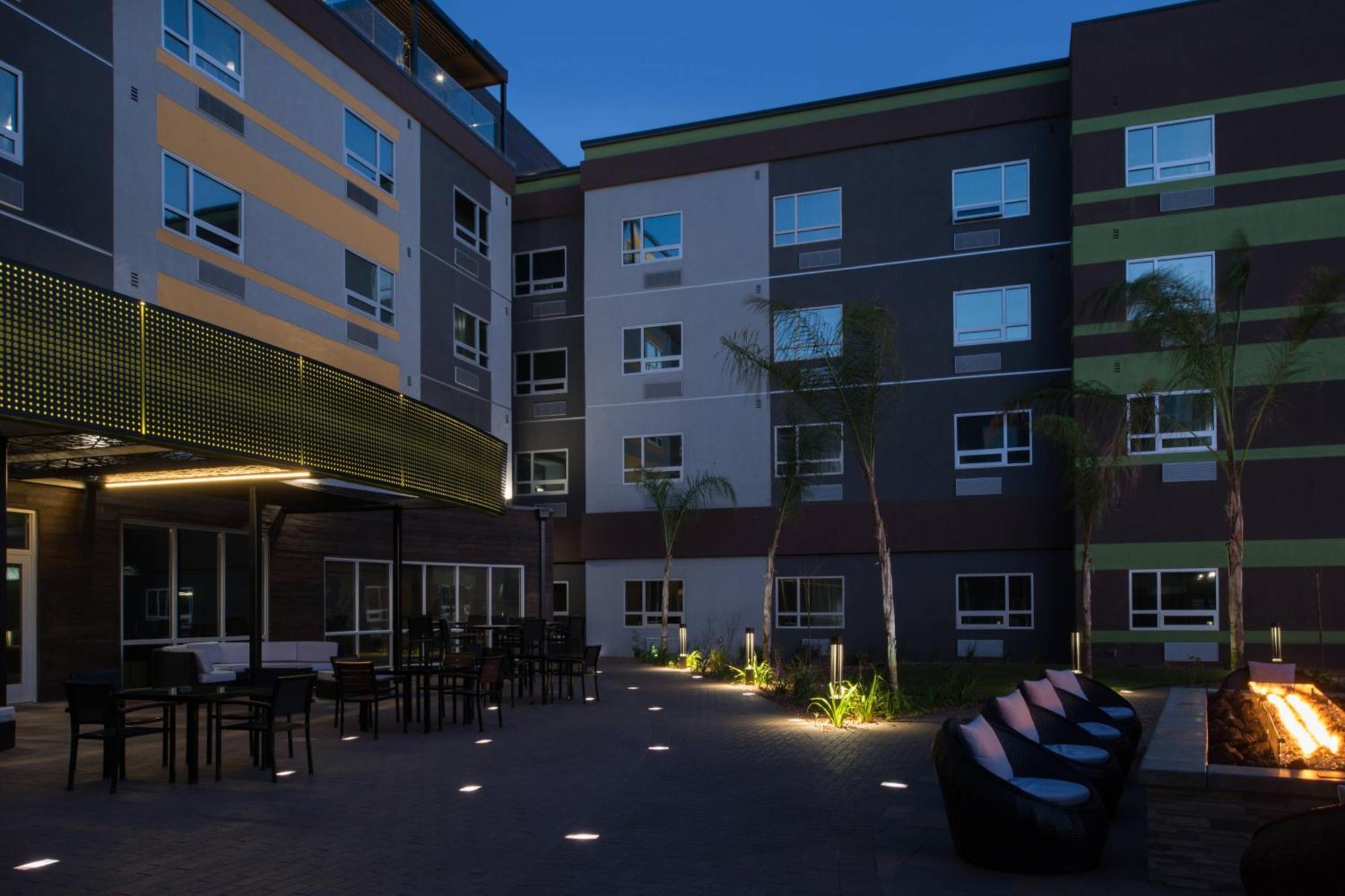 Courtyard By Marriott Temecula Murrieta Exterior photo